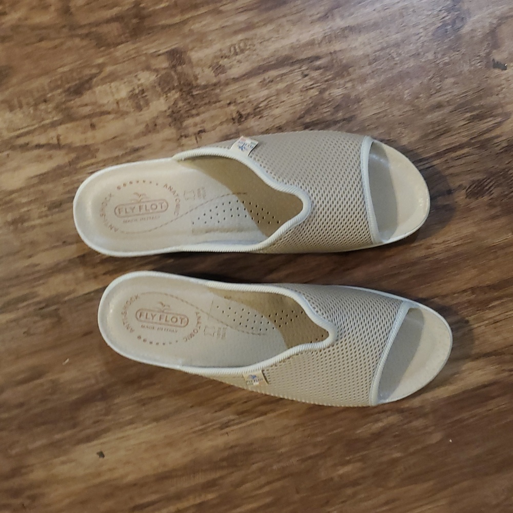 Fly Flot Sandals Sz 41 US 9